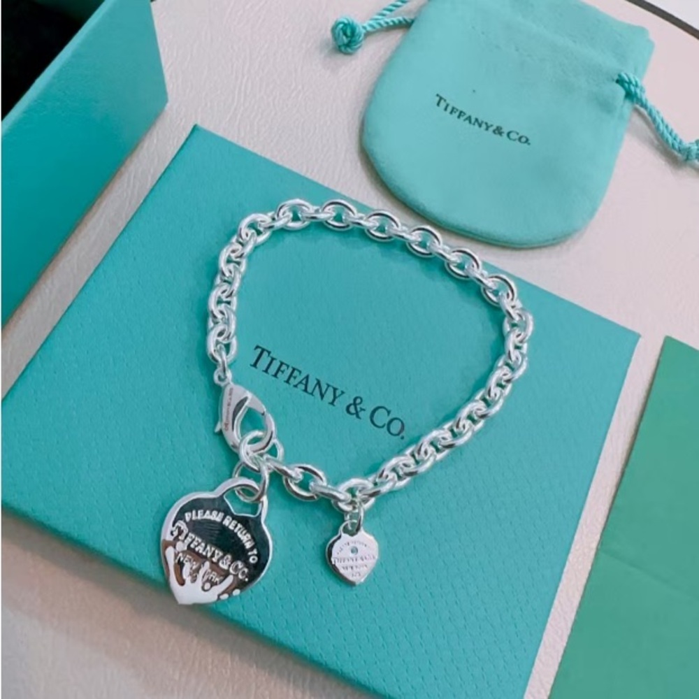 Tiffany & Co. Silver Heart Charm Bracelet - Picture 4 of 6